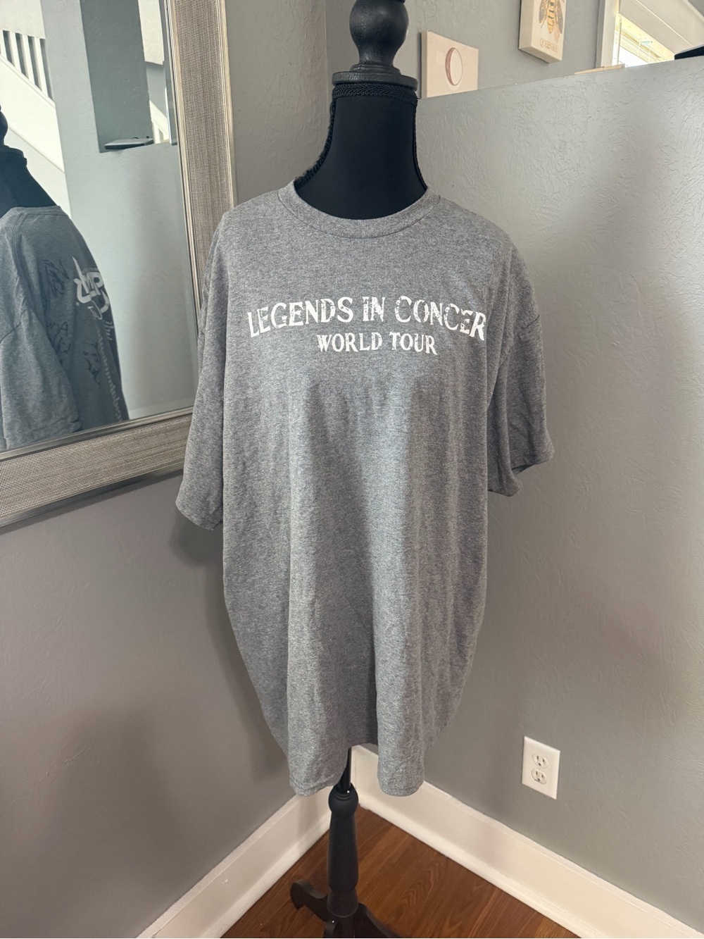 Legends in Concert World Tour Myrtle Beach, SC autographed graphic t-shirt XL.